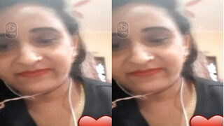Sexy Bhabhi Shows Her Boobs | Indian MMS