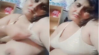 Paki Bhabhi Shows Her Boob | Indian MMS