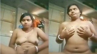 Sexy Desi Bhabhi Shows Boobs And Fingering | Indian MMS