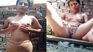 Desi Vlg Girl Bathing | Indian MMS