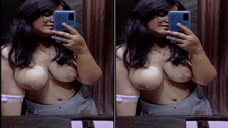 Sexy Desi Girl Shows Boobs | Indian MMS
