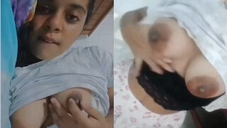 Desi Girl Shows Boobs | Indian MMS