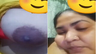 Desi Bhabhi Shows Her Big Boobs | Indian MMS
