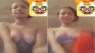 Sexy Desi Girl Shows Boobs | Indian MMS