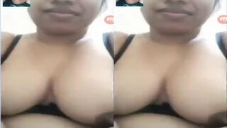 Sexy Desi Girl Shows Her Big Boobs | Indian MMS