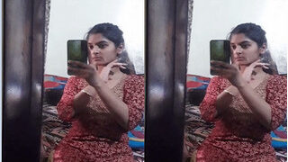 Sexy Desi Girl Shows Her Boobs | Indian MMS