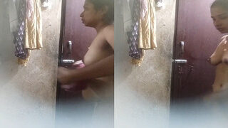 Sexy Desi Bhabhi Bathing | Indian MMS