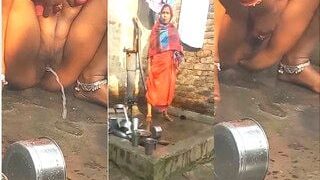 Desi Bhabhi Pissing | Indian MMS