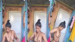 Sexy Desi Aunty Bathing Capture | Indian MMS