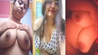 Sexy Desi Girl SHows Her Boobs | Indian MMS