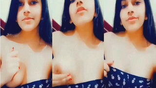 Sexy Desi Girl Shows Boob | Indian MMS