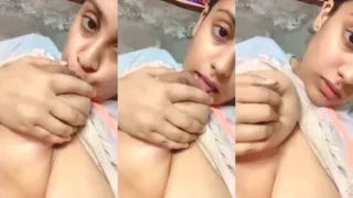 Desi Girl Sucking Her Boobs | Indian MMS