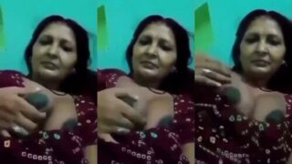 Desi Aunty Shows Boobs | Indian MMS