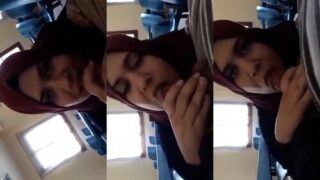 Sexy Hijabi Gf Sucking After Class | Indian MMS