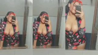 Cute Desi Girl Shows Boobs | Indian MMS